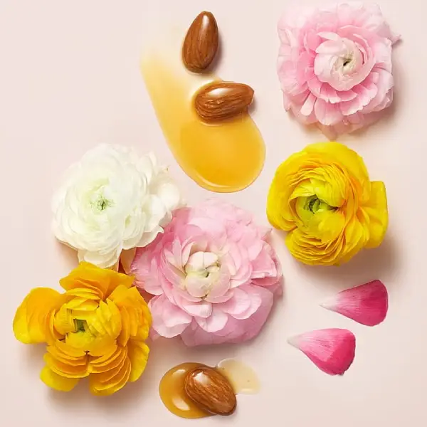 بادی اسپلش زنانه ویکتوریا سیکرت ولوت پتالز Victoria's Secret Velvet Petals Fragrance Mist